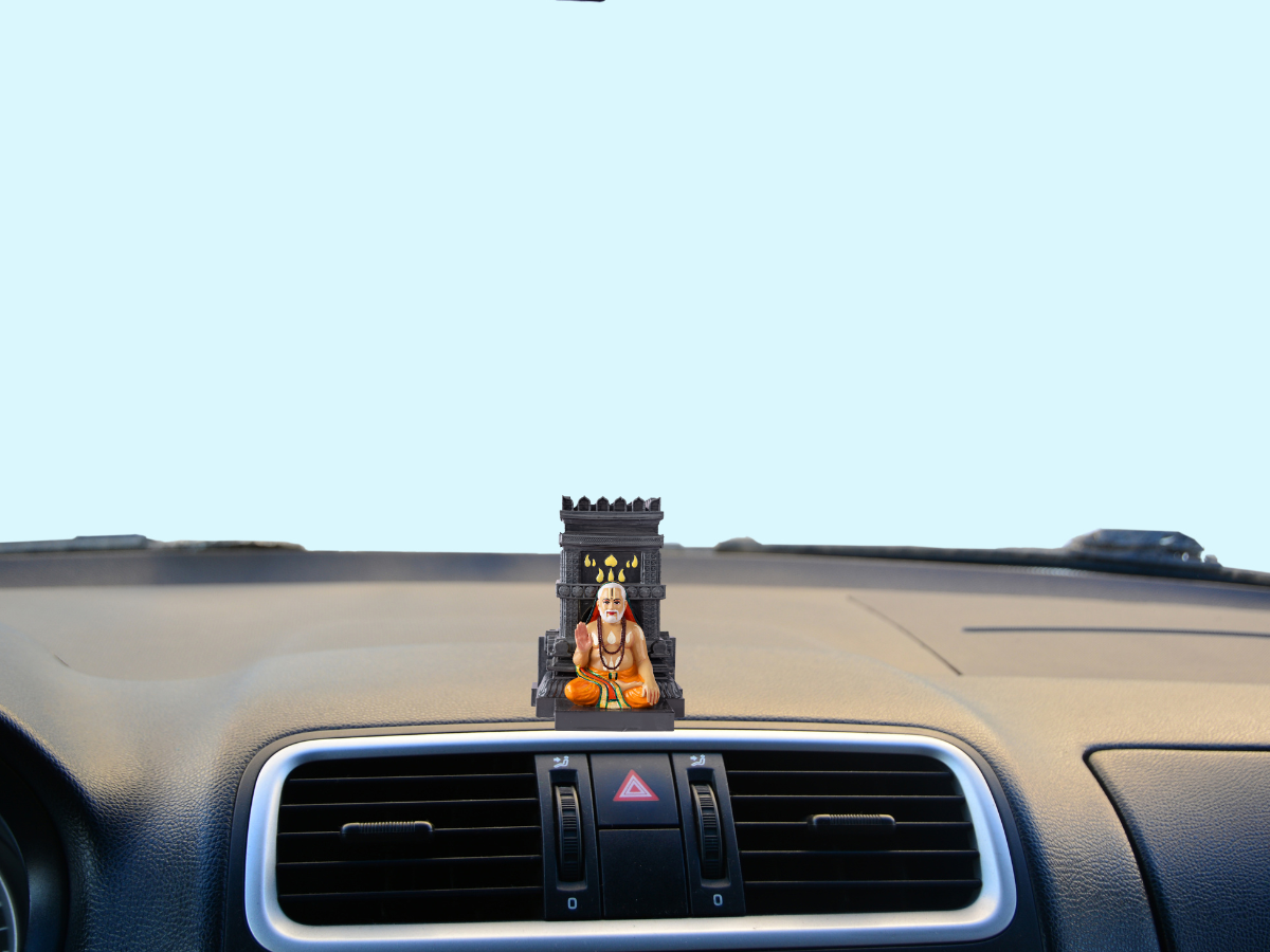 Sri Raghavendra Swami Deity -  Staue With Brindavana